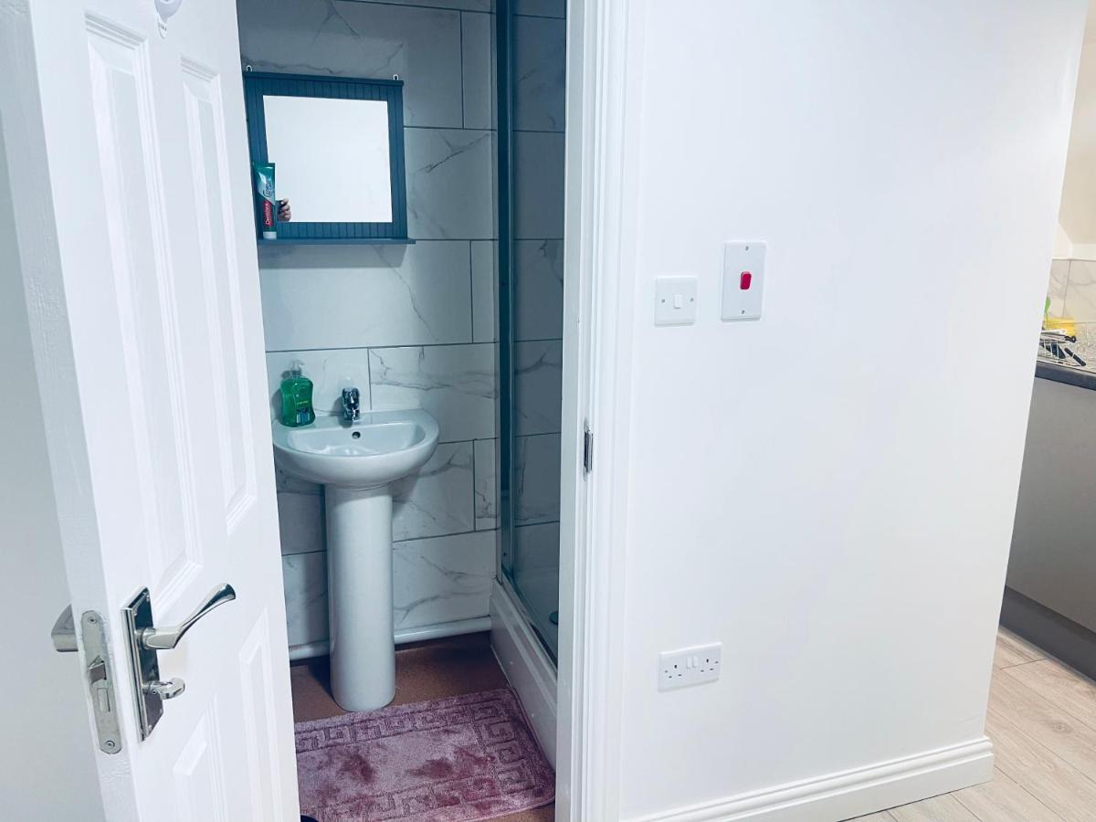 1 Bed Apartment With 2 Beds 1 Double Plus 1 Single Birmingham Exteriér fotografie