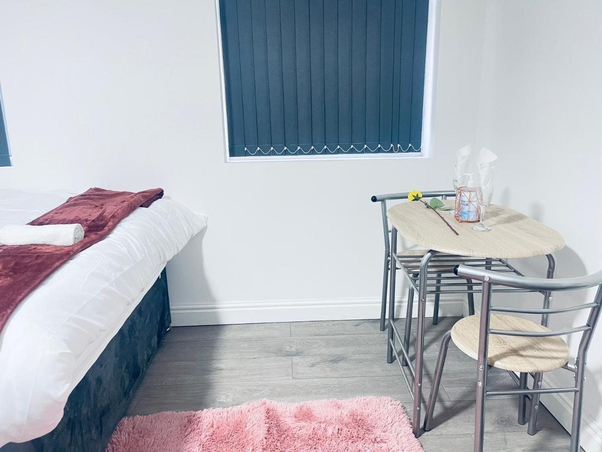 1 Bed Apartment With 2 Beds 1 Double Plus 1 Single Birmingham Exteriér fotografie