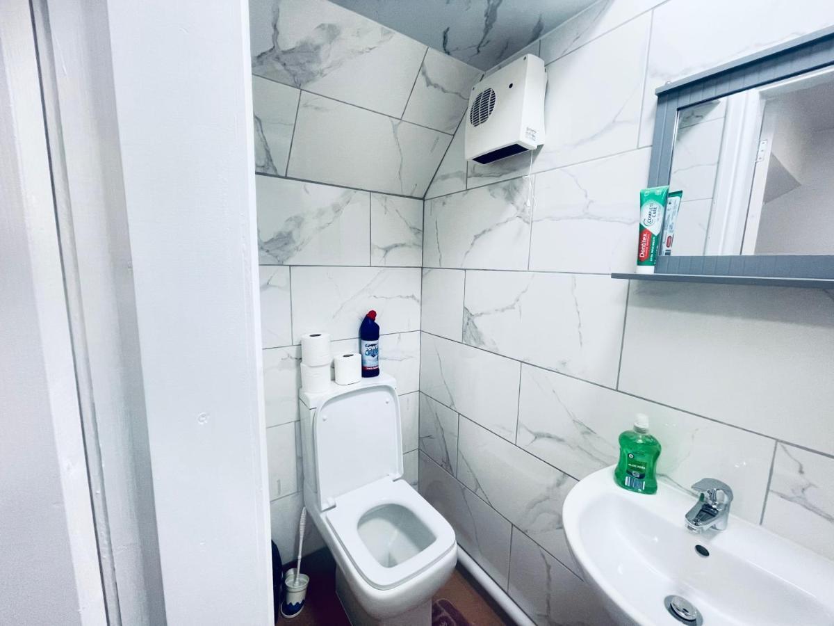 1 Bed Apartment With 2 Beds 1 Double Plus 1 Single Birmingham Exteriér fotografie