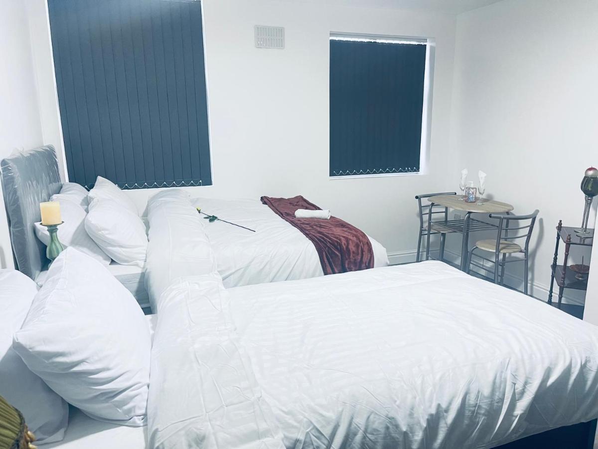 1 Bed Apartment With 2 Beds 1 Double Plus 1 Single Birmingham Exteriér fotografie